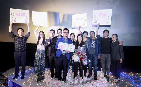 温州大学生帮助老师求婚 最后终成眷属