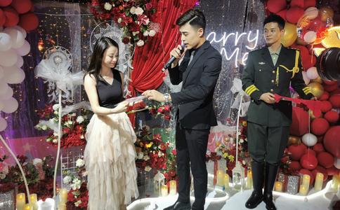旅拍婚纱照是不是很贵_婚纱照