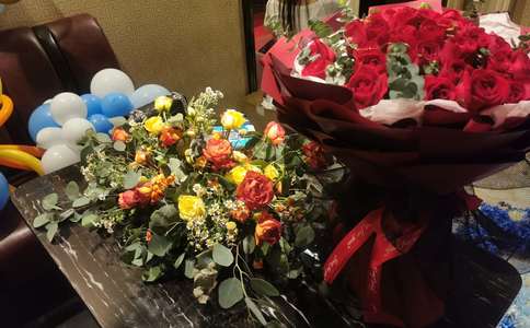 1米9帅哥化身萌熊求婚成功 省直联谊俱乐部促成姻缘