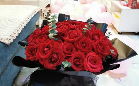 一般的女士黄金戒指多少克_结婚