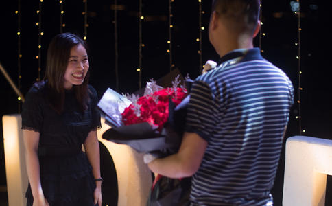 结婚戒指的戴法缘由_结婚