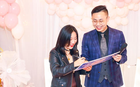 周大福铂金对戒